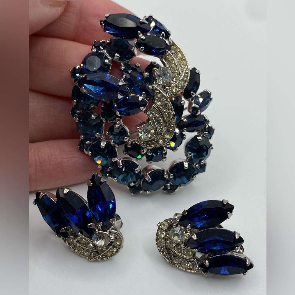 Weiss Dazzling Sapphire Blue and Clear Rhinestone Brooch & Earrings Set Vintage